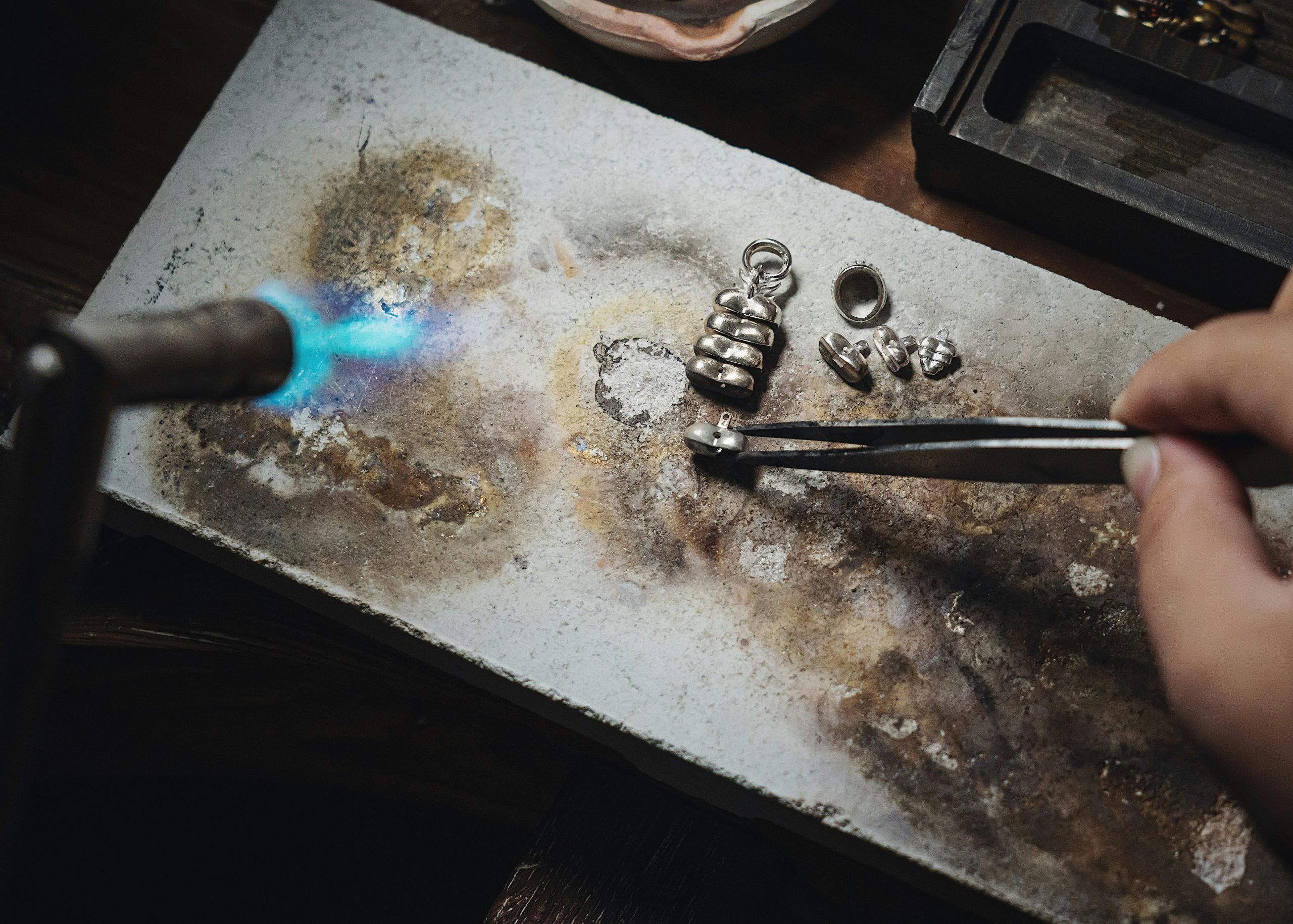 Learn how to solder silver at home with this complete beginner-friendly guide. Discover essential tools, safety tips, step-by-step techniques, and common mistakes to avoid. Perfect for aspiring silversmiths who want to start creating professional-quality jewelry affordably.