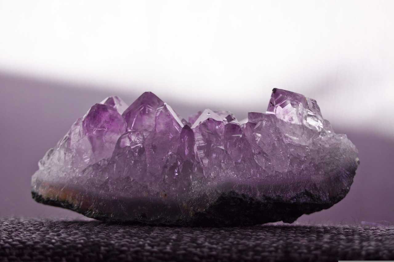 Real vs Fake Amethyst – How to Spot Genuine Purple Quartz
